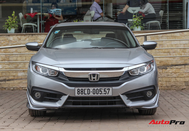 Giá thấp hơn 140 triệu đồng, Honda Civic phiên bản mới bị cắt giảm gì so với bản đủ?